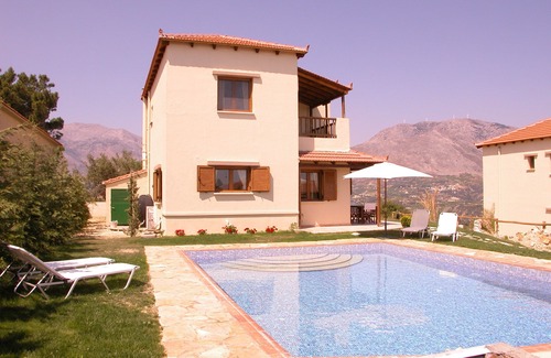 Heraklion Villa | Villa Kalithea, stunning views of vineyards & mountains with the sea at distance