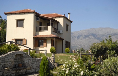Heraklion Villa | Villa Kalithea, stunning views of vineyards & mountains with the sea at distance