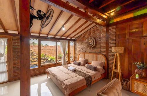 Pakem Villa | Villa Kaluna - 3 Bedroom Javanese Villa in Kaliurang