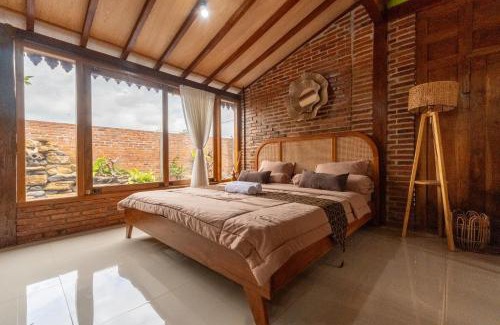Pakem Villa | Villa Kaluna - 3 Bedroom Javanese Villa in Kaliurang