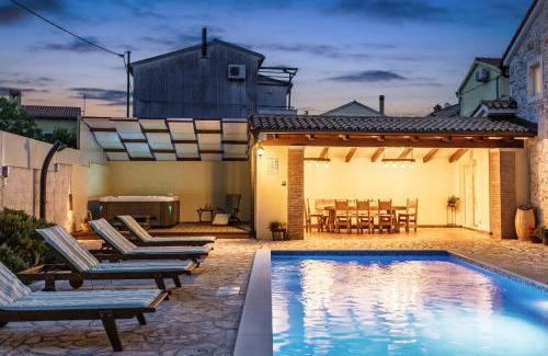 Mali Vareski Villa | Villa Katja near Pula with whirlpool only 3 km from the beach