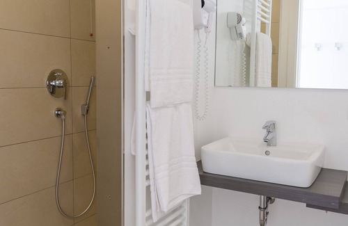 Cisano Hotel | Villa Katy