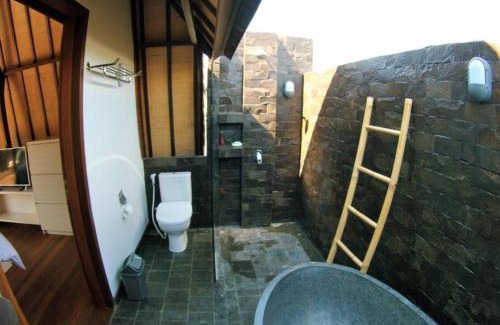 Saba Villa | Villa Kenken - 2 Bedrooms villa close to Keramas Surfing Beach