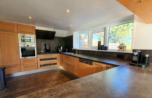 Roscoff House | Villa Kergaro, Sea view, sleeps 10, heated pool