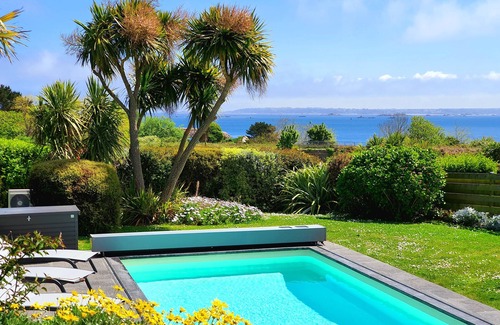 Roscoff House | Villa Kergaro, Sea view, sleeps 10, heated pool