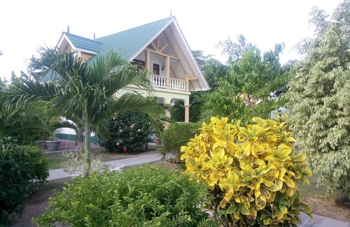 La Digue Villa | VILLA KERLAN - The Cottages of Anse Reunion. Close to the beach