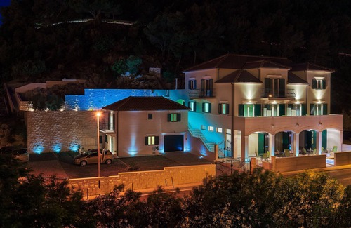 Hvar Apartment | Villa Kogo Apartment 3 with a swimming pool, city center Hvar
