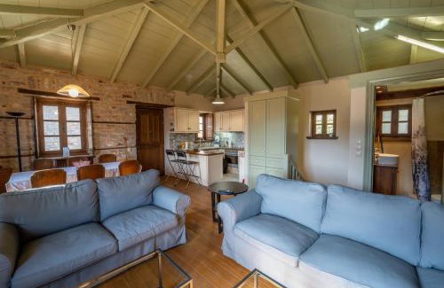 Karpenisi Villa | Villa Korfes-Κορφές Τριώροφη Βίλα για Οικογένειες και Παρέες