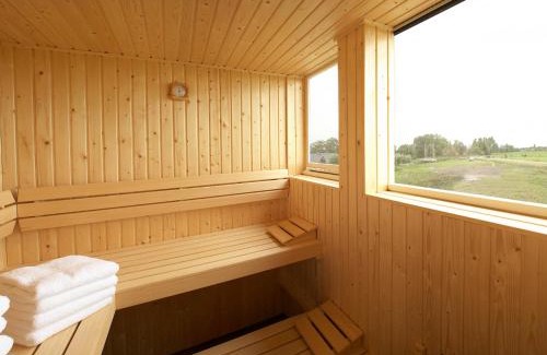 Uitwellingerga Villa | Villa Krekt Oer 't Wetter by Interhome