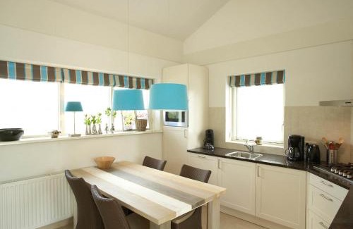 Uitwellingerga Villa | Villa Krekt Oer 't Wetter by Interhome