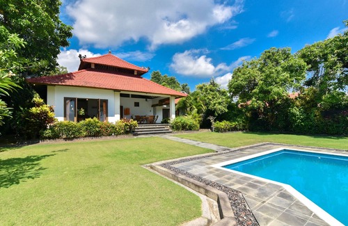 Sawan House | Villa Kupu Kupu - Beachfront Villa In East Part of Norther BALI