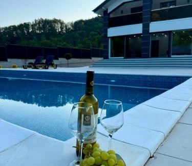 Tuzla Canton Villa | Villa La Casa Del Sol