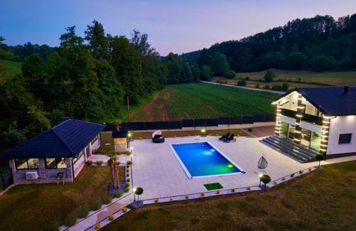 Tuzla Canton Villa | Villa La Casa Del Sol