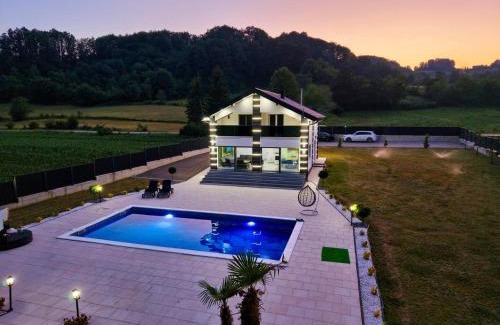 Tuzla Canton Villa | Villa La Casa Del Sol