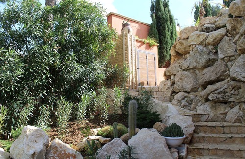 Alcamo Villa | Villa languidly lying down on Mount Bonifato