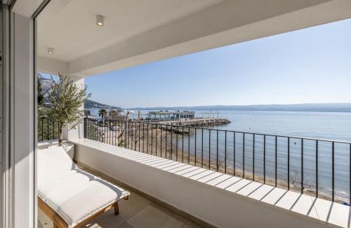 Duce Villa | Villa Lara Beach Front Rooftop Pool & Stunning Views