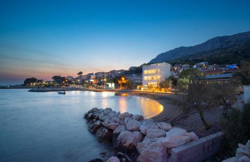 Duce Villa | Villa Lara Beach Front Rooftop Pool & Stunning Views