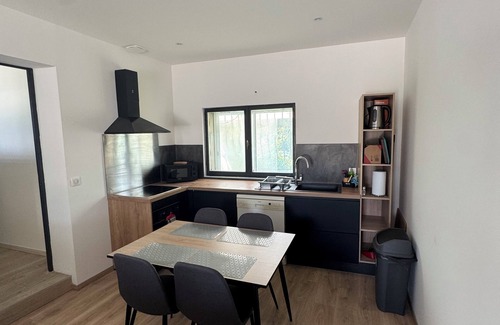 Toulouse Left Bank House | Villa LARRIEU House with garden and parking space