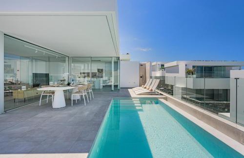 Callao Salvaje Villa | Villa Laurel - Casangular by Upper