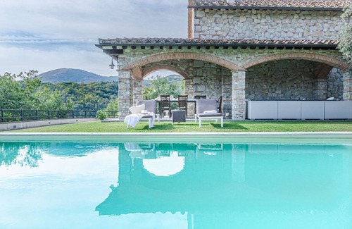 Calenzano Villa | Villa Le Croci beautiful tuscan villas with infinity p/pool