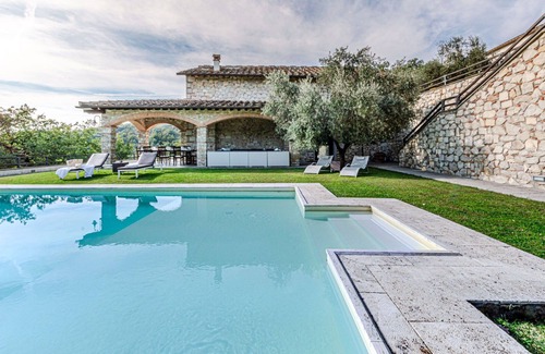 Calenzano Villa | Villa Le Croci beautiful tuscan villas with infinity p/pool