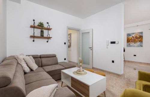 Lipa Villa | Villa Lemily - Five Bedroom with Swimming Pool