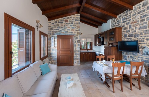 Agia Pelagia Villa | Villa Ligaria- Infinity Pool (Optional Heated)-8mins to the beach-Free Cleaning