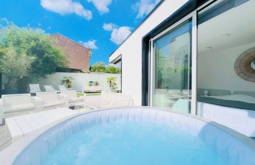Mons-en-Baroeul Villa | Villa Lille Métropole, near old Lille, golf courses. sleeps 9 & garden