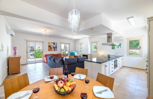 Kapparis Villa | Villa Lindo - Charming Kapparis Getaway