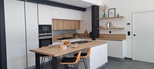 Locquirec Villa | Villa Loki - A 700m de la mer !