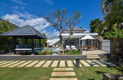 Lovina Villa | Villa Lovina Beach 2 - 4BR Beachfront Villa with Private Pool.