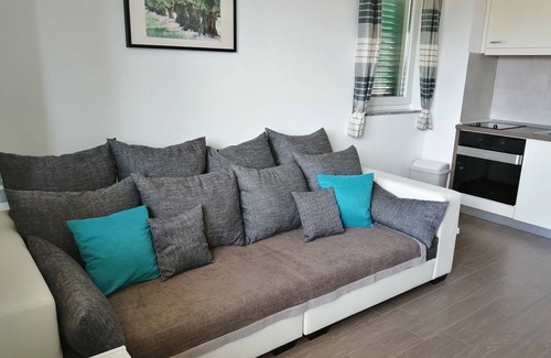 Cesarica Apartment | Villa Luce. New Spacious apartment 70 m from the sea, with sea view at Karlobag.