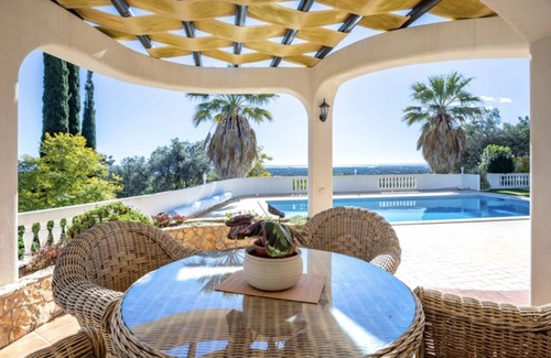 Vale Grande House | Villa Lucie 3 Bedrooms 6 Pers. max with Heated Pool and Sea View in Algarve