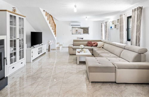 Zmijavci Villa | Villa Lugareva with 52 sqm private pool, 4 bedrooms, 4 bathrooms, summer kitchen, traditional environment, playground