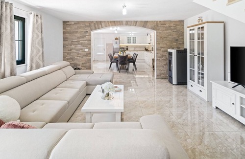 Zmijavci Villa | Villa Lugareva with 52 sqm private pool, 4 bedrooms, 4 bathrooms, summer kitchen, traditional environment, playground