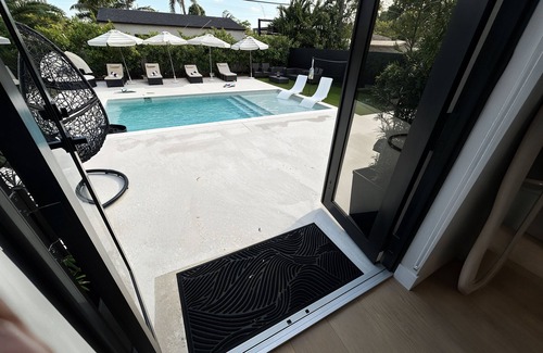 Flagami Villa | Villa LuxeMiami Airport Heat pool spa fire pit