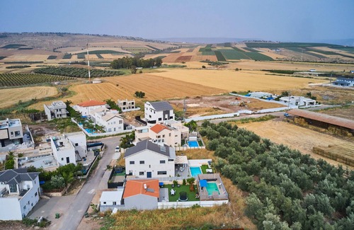 Yavne'el House | Villa Luxueuse Avec Piscine Pour Personnes Respectant le Chabbat et la Cacherout