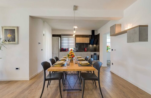 Tar-Vabriga Villa | Villa Lyan with Swimming Pool