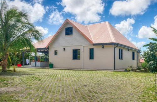 Gros-Morne Villa | Villa Mabèlo enracinée dans la mémoire ouverte sur le monde