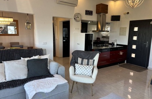 Pego Villa | Villa Madinina-wifi, 4 Schlafzimmer, Klimaanlagen, 3 Bäder, Priv. Pool, Jacuzzi