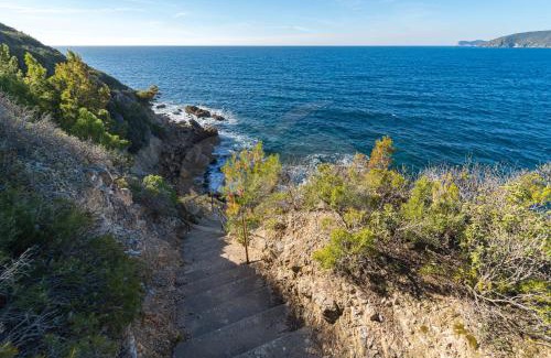 Madonna delle Grazie Villa | Villa Madonna delle Grazie con accesso privato al mare - Goelba
