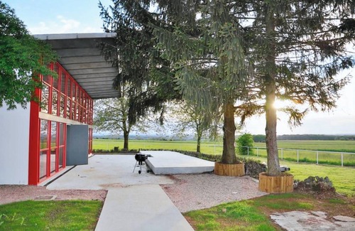 Doncourt-les-Conflans Villa | Villa 'Maison Le Corbusier' with Mountain View, Private Terrace and Wi-Fi