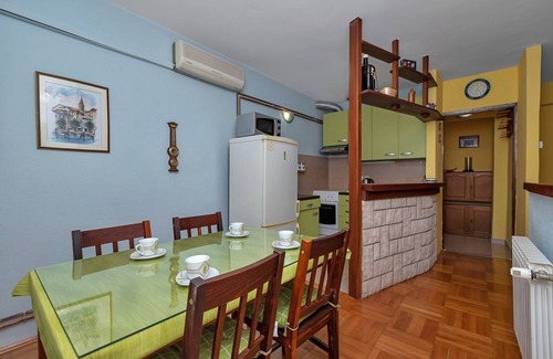 Makarska Villa | Villa Makar with infinity heated pool,gym,grill, 3 bedrooms,3 bathrooms