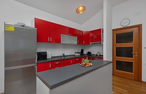 Makarska Villa | Villa Makar with infinity heated pool,gym,grill, 3 bedrooms,3 bathrooms
