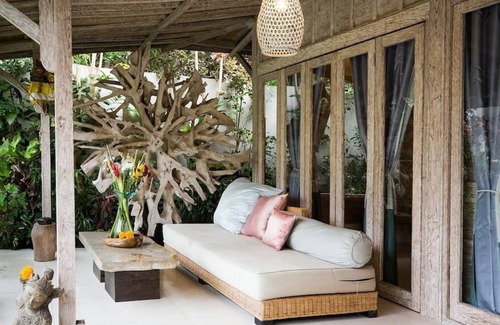 Andong Villa | Villa Mana sari, short walk to Ubud center