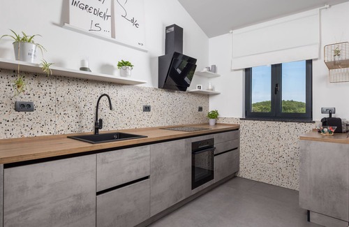 Golovik House | Villa Mantis by Interhome