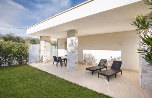 Cisano Apartment | Villa Manzoni Apt 1