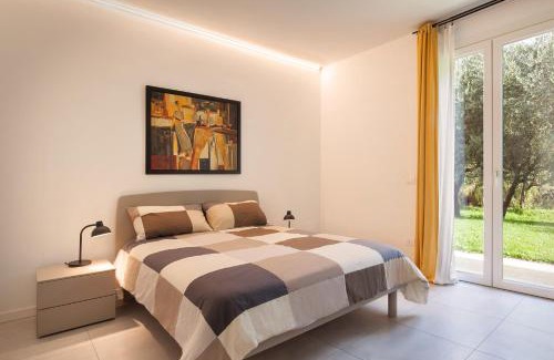 Cisano Apartment | Villa Manzoni Apt 2
