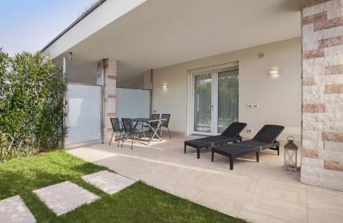 Cisano Apartment | Villa Manzoni Apt 2