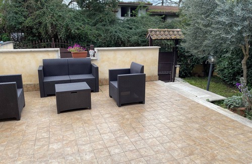 Guidonia Montecelio House | Villa marco simone family apartment with garden